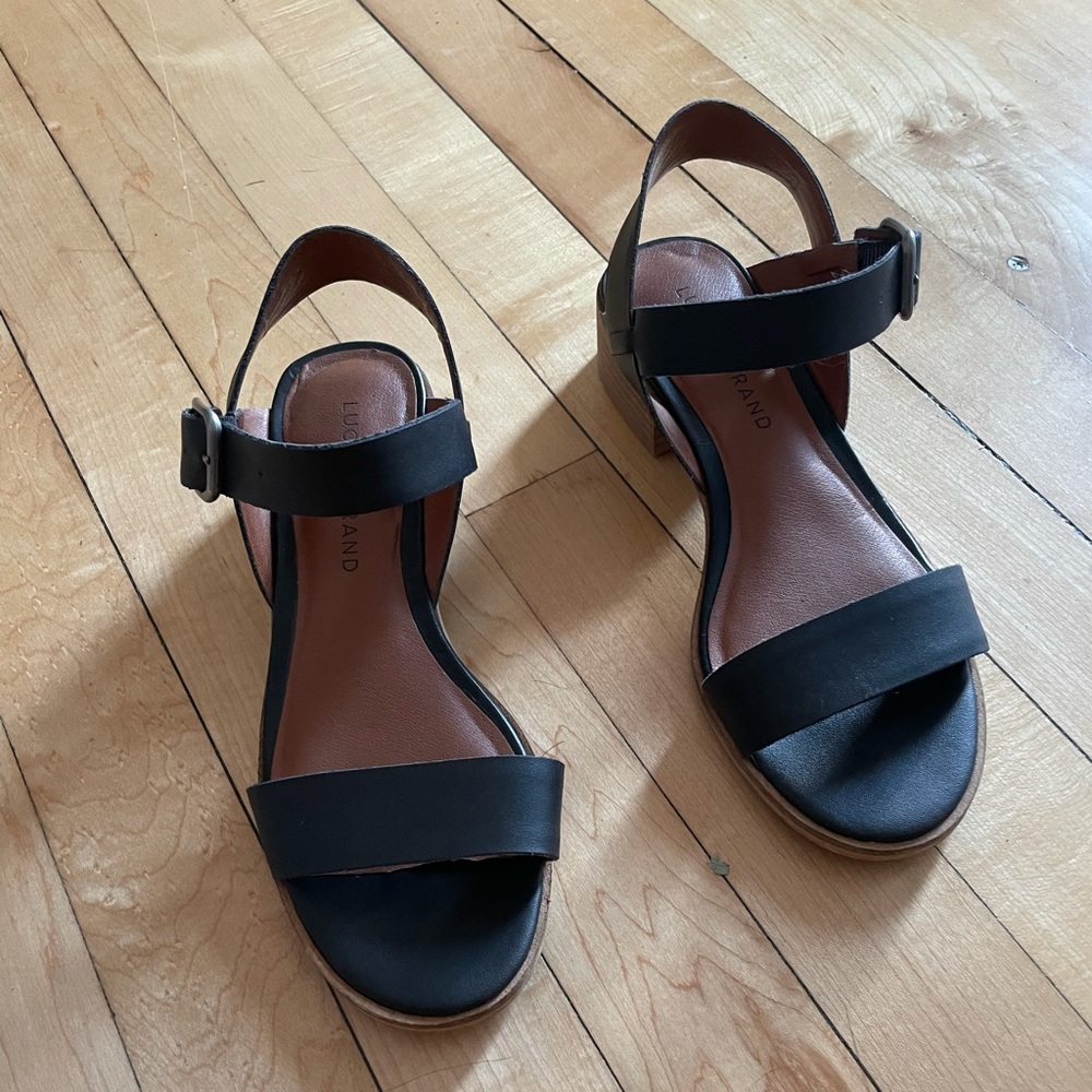 Lucky brand leather shoes barely used, comfortable